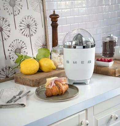 Wyciskarka do cytrusów Smeg CJF01WHMEU biały 70 W - obrazek 2