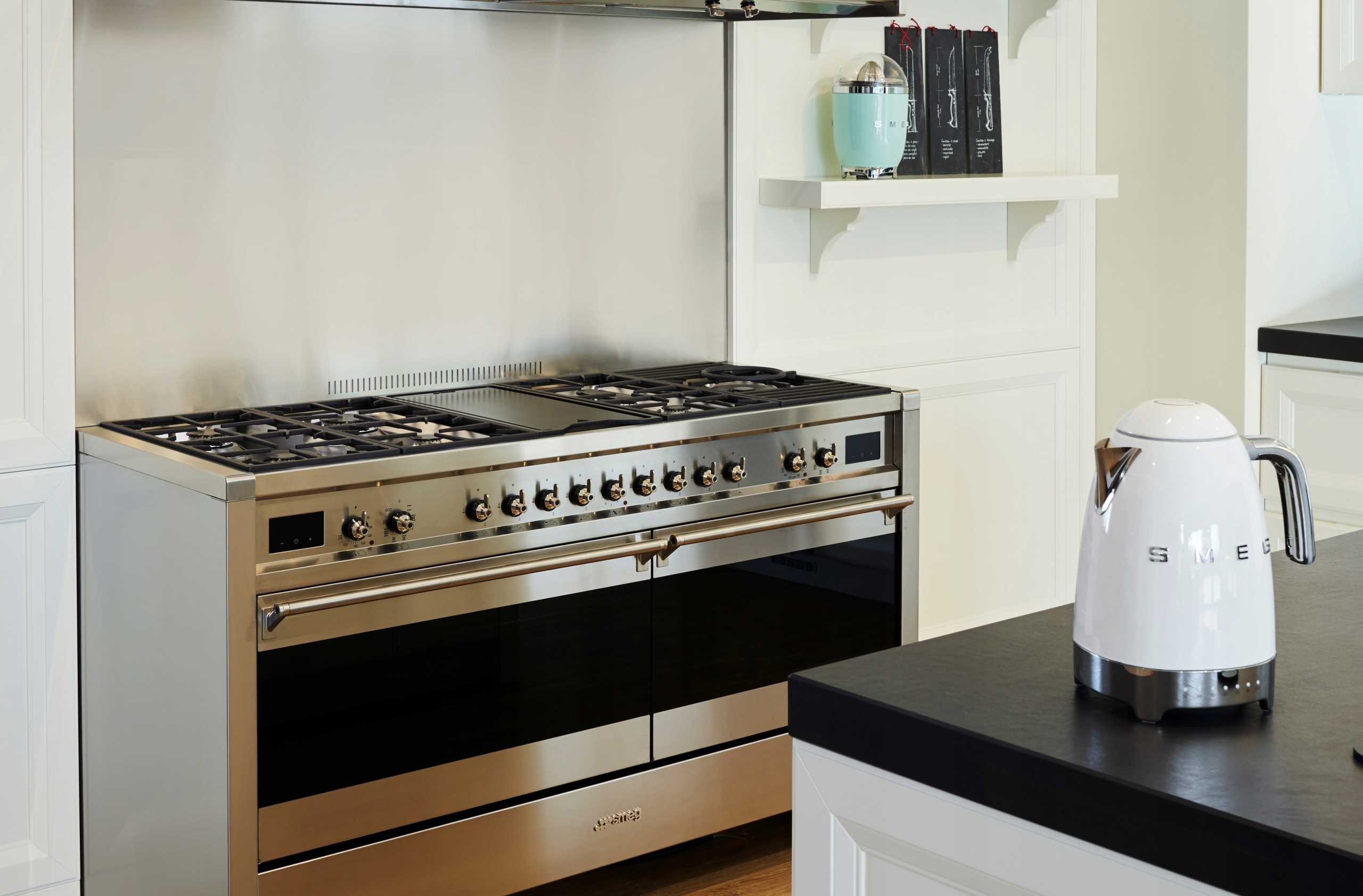 Czajnik Smeg KLF04CREU Retro 50’s Style1,7 l 2400 W Regulacja temp Outlet - obrazek 5