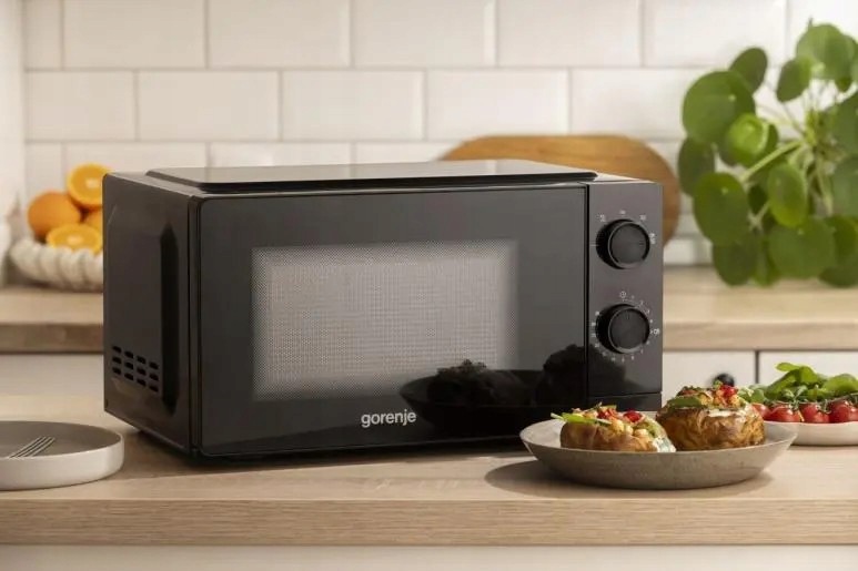 Kuchenka mikrofalowa Gorenje MO20CE1B5 700W 20L AquaClean Rozmrażanie - obrazek 6